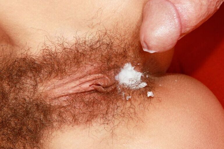 17P Mature hottie Simon B with huge nipples gets her hairy muff fucked & creamed