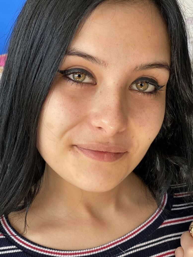 21P Maria Teen, fille aux yeux verts, se déshabille au casting et pose nue