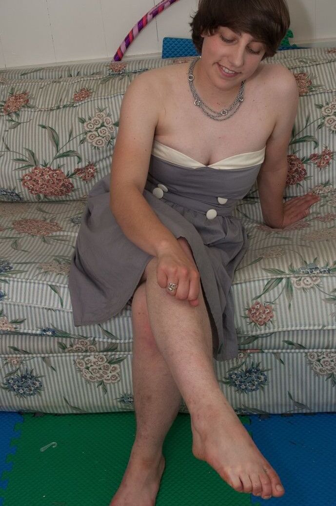 18P Curvaceous solo girl Cassie shows her hairy armpits with her bush to follow
