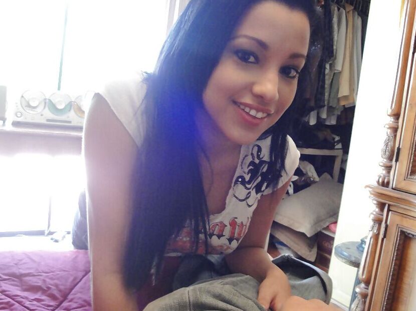 16P Amateur-Latina-Freundin Abella Anderson mit Titten wird in den Arsch gefickt