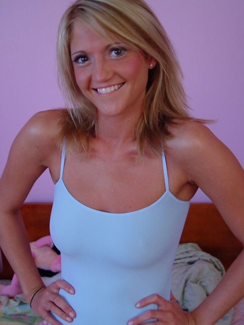 21P La sexy adolescente rubia Spring Thomas disfruta de una gorda polla negra en lo profundo de su coño mojado