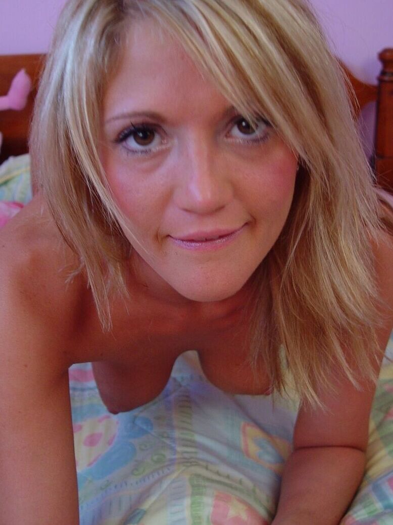 21P La sexy adolescente rubia Spring Thomas disfruta de una gorda polla negra en lo profundo de su coño mojado