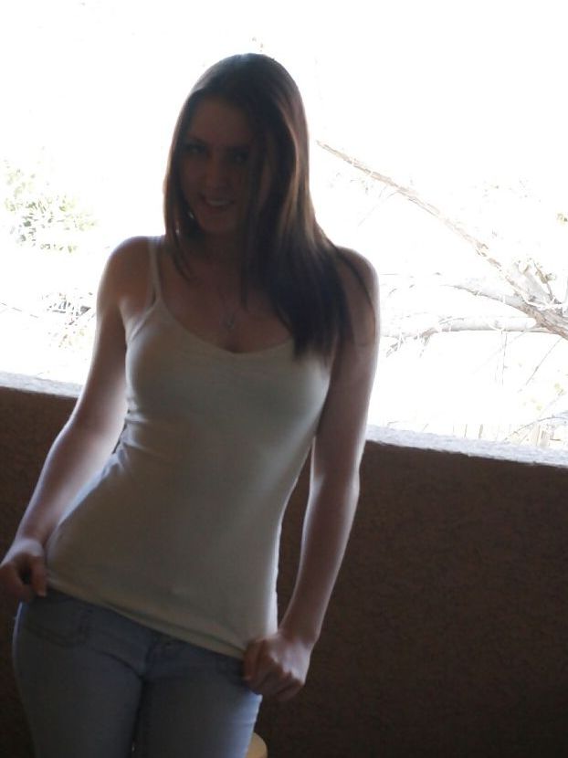 16P Frisky amadora Megan Loxx revela seu espólio e cooter incrivelmente sexy