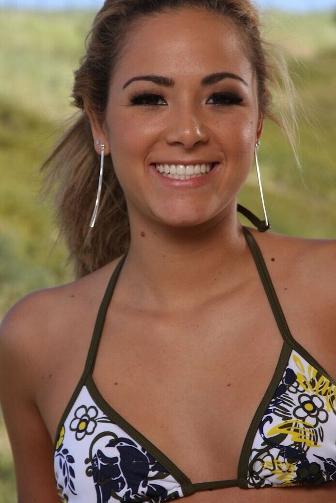 21P La maravillosa adolescente Teagan Hart se quita el sexy bikini