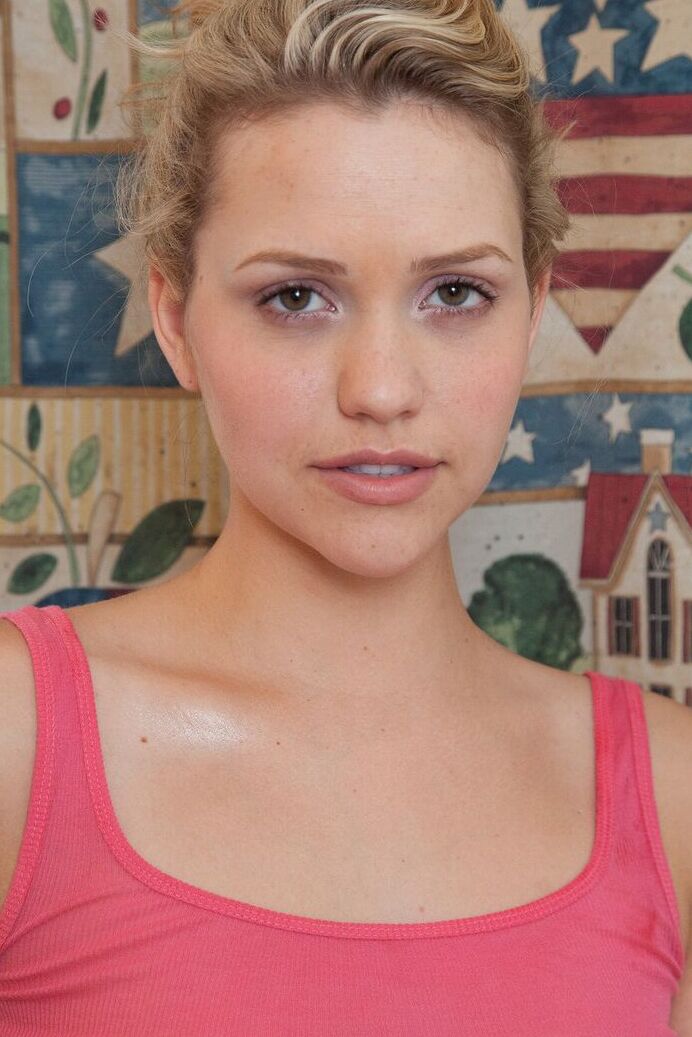 11P Beauty Mia Malkova shows how flexible she is & teases with her bubble butt