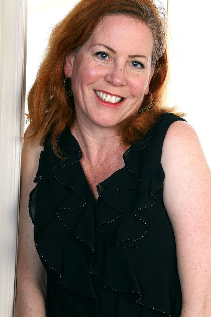 21P Chubby mature redhead Caitlin Moore spreads & rubs her pink twat on the floor