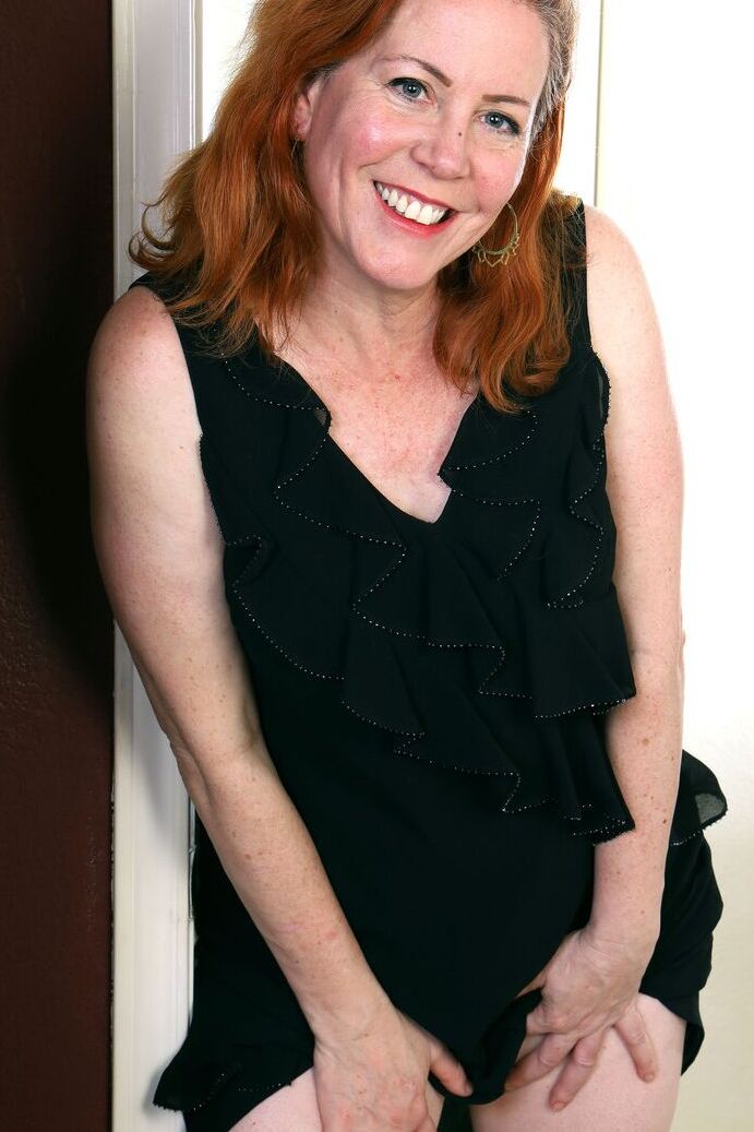 21P Chubby mature redhead Caitlin Moore spreads & rubs her pink twat on the floor