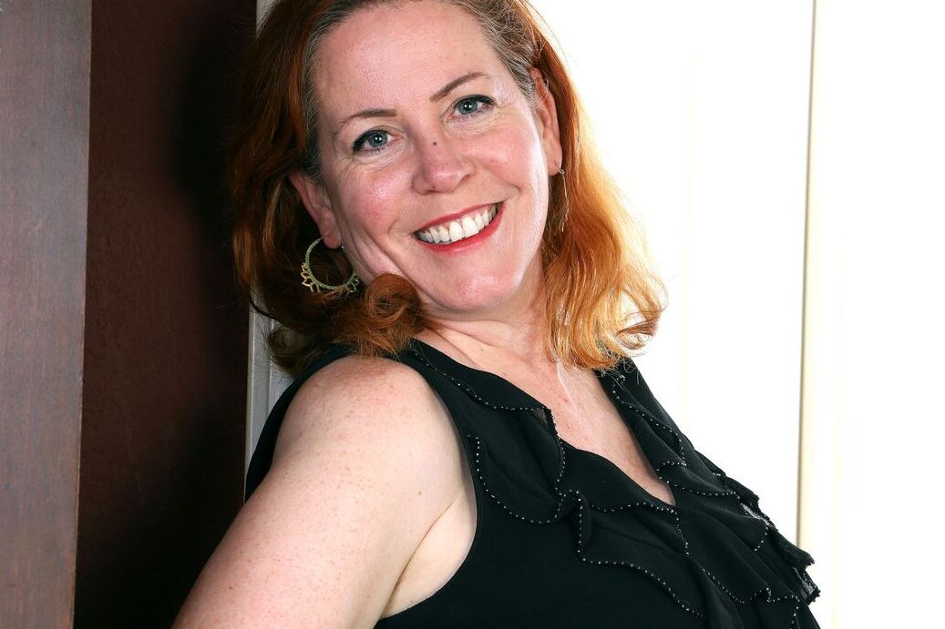 21P Chubby mature redhead Caitlin Moore spreads & rubs her pink twat on the floor