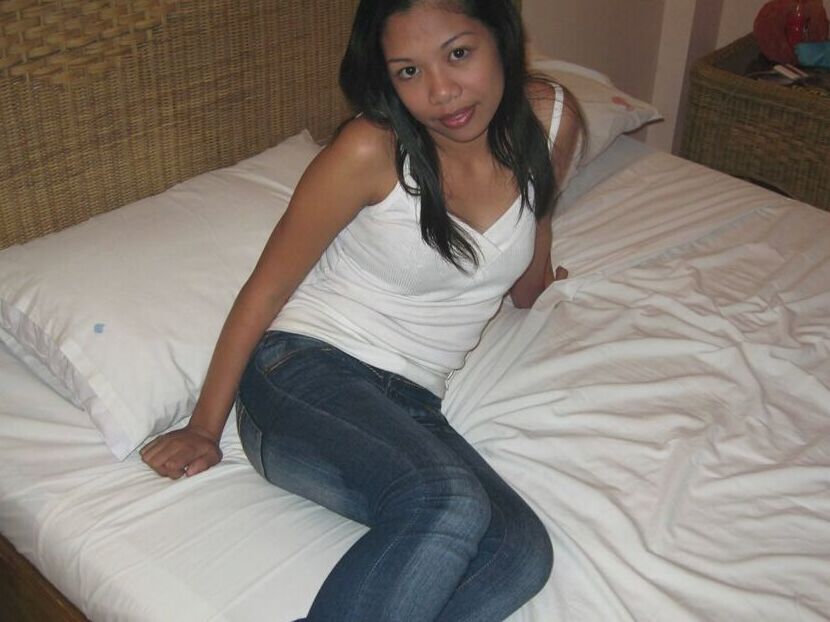 17P, une femme philippine expose son corps LBFM nue pour la première fois