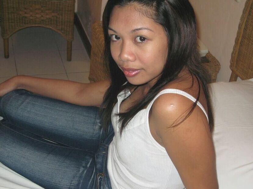 17P, une femme philippine expose son corps LBFM nue pour la première fois