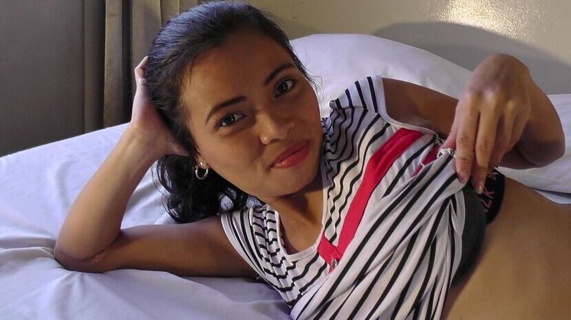 17P Filipina first timer uncovers her firms boobs before sex with a foreigner