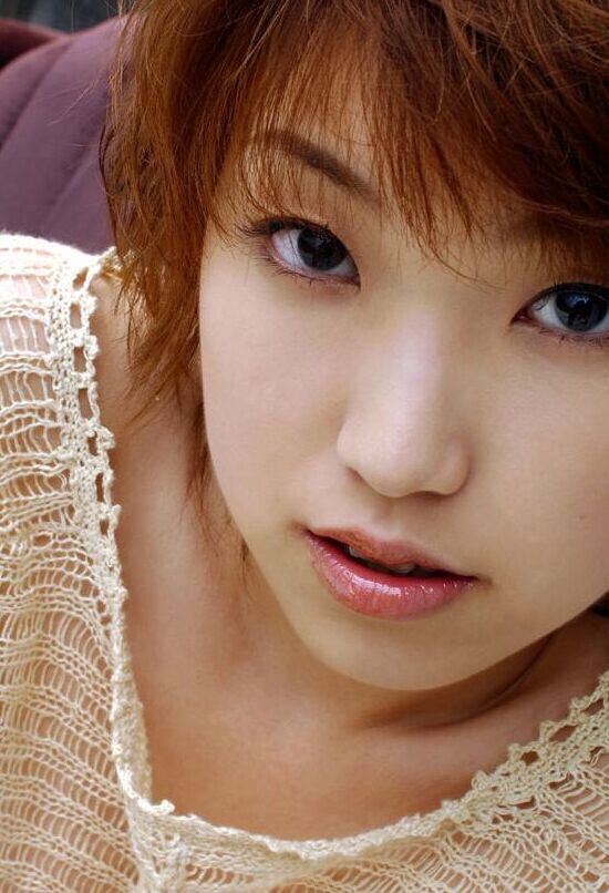 15P Short-haired asian amateur uncovering her tempting curves