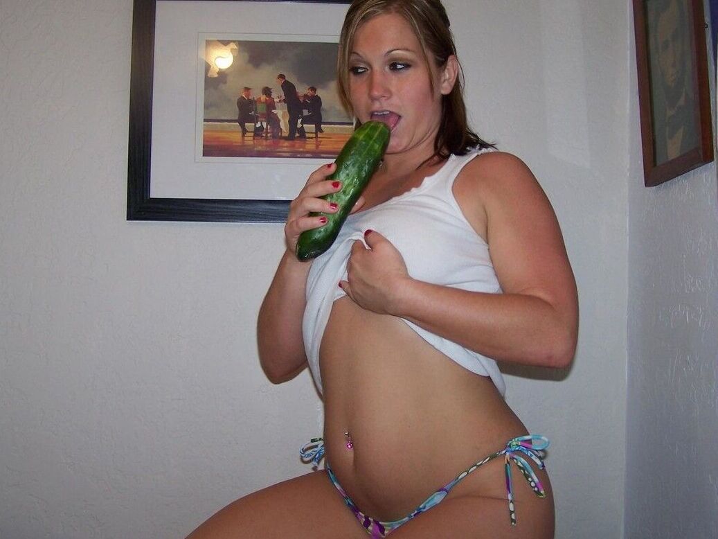 16P MILF Toni Fay transando com seus vegetais