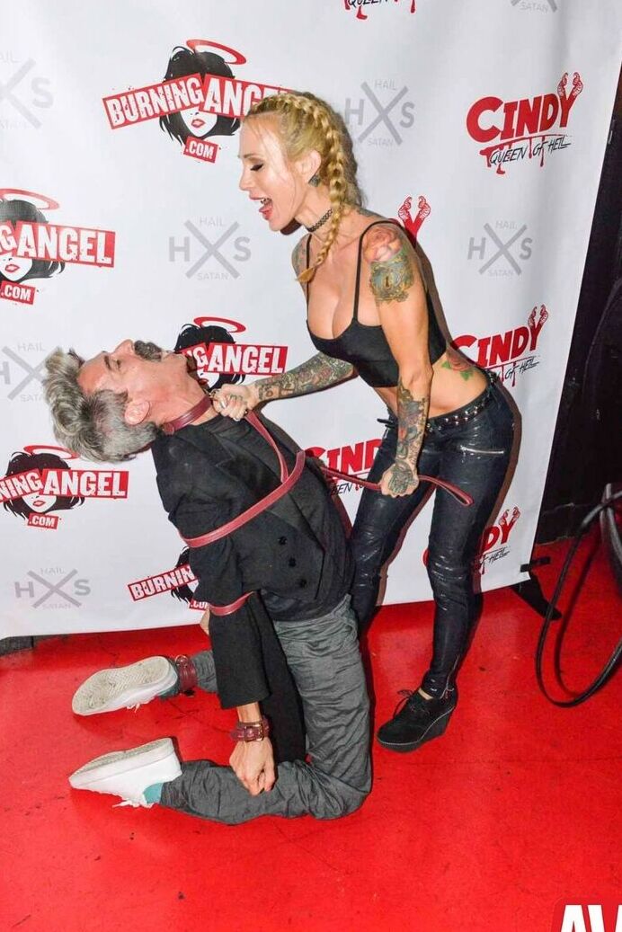 17P Rainhas da tinta super sexy comemoram com festa fetichista em festa de aniversário selvagem
