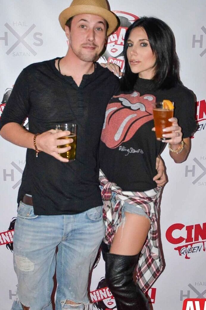 17P Rainhas da tinta super sexy comemoram com festa fetichista em festa de aniversário selvagem