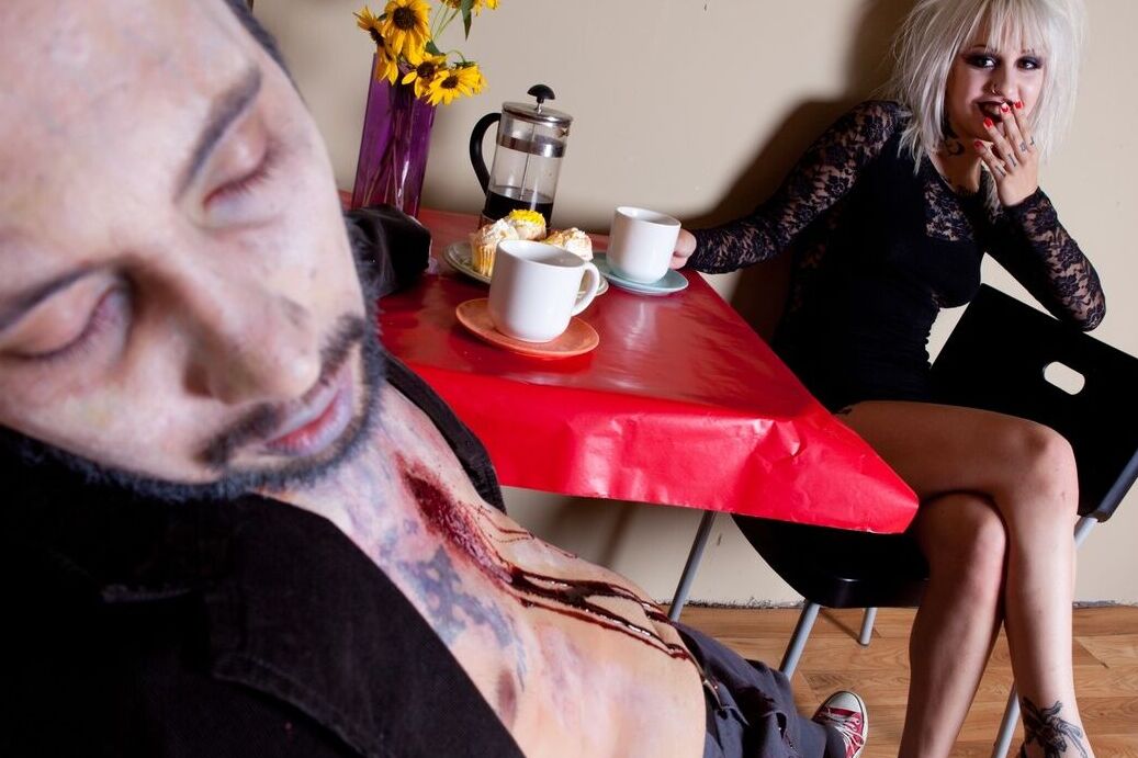 17P Goth girls gather round to see which one of them gets fucked tonight