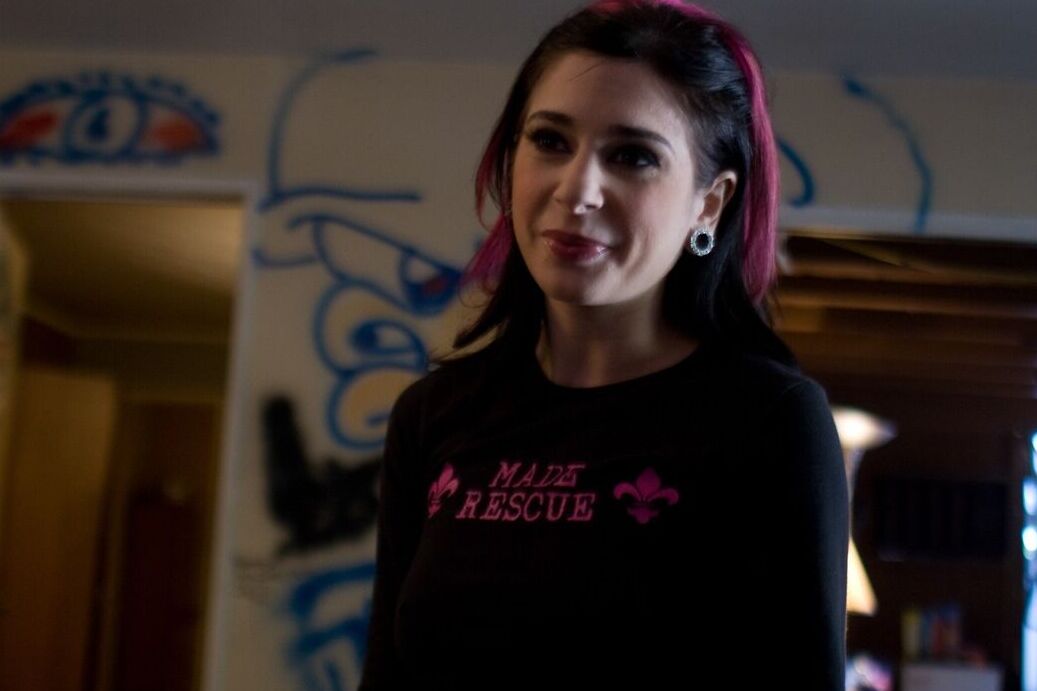 17P Puta sexy Joanna Angel e equipe nos bastidores da produção de gangbang