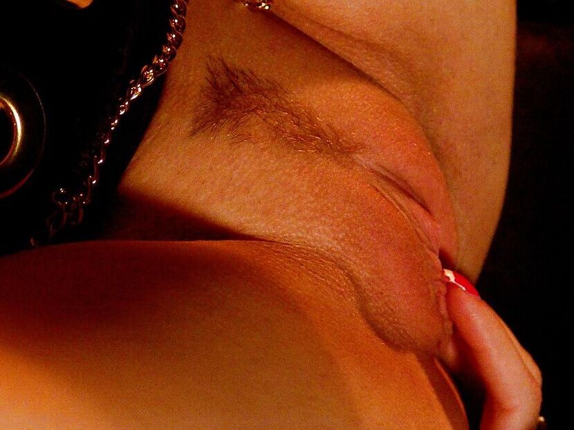 16P A gata amadora Joanna Angel mostra sua buceta milf em close