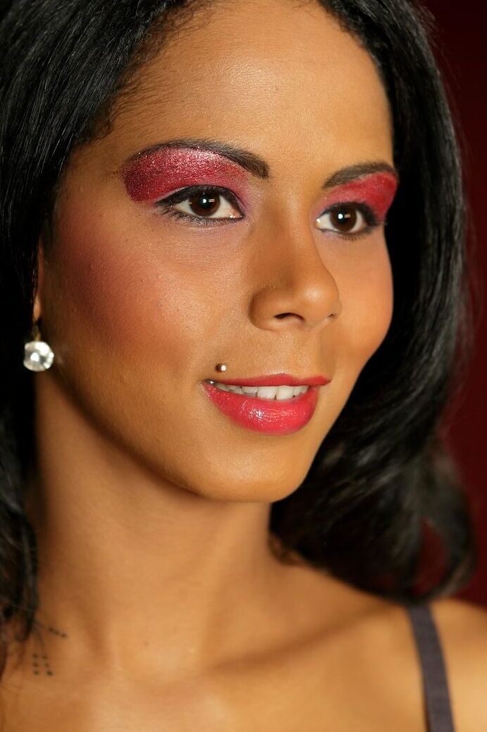 17P Garota elegante Isabella Chrystin posando em lingerie sexy e salto alto