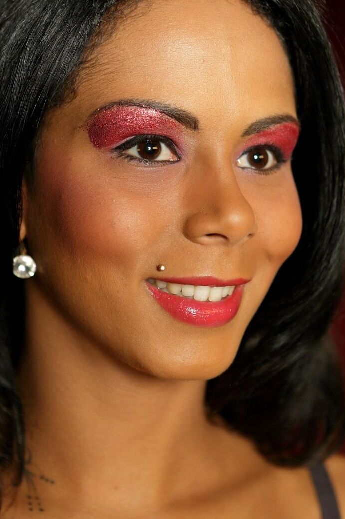 17P Garota elegante Isabella Chrystin posando em lingerie sexy e salto alto