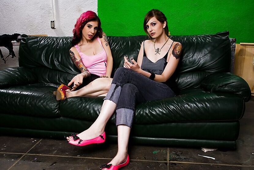 16P La tremenda pelirroja Joanna Angel besa y lame el coño a su amante