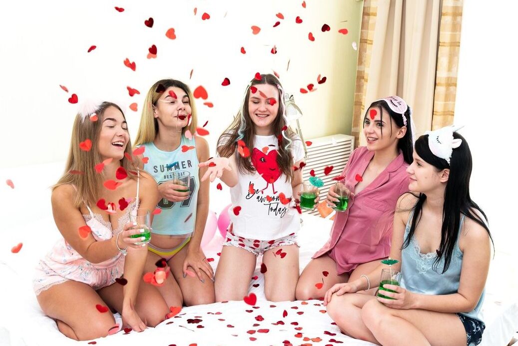 21P La dulce y sexy Gabriella Paltrova se desnuda