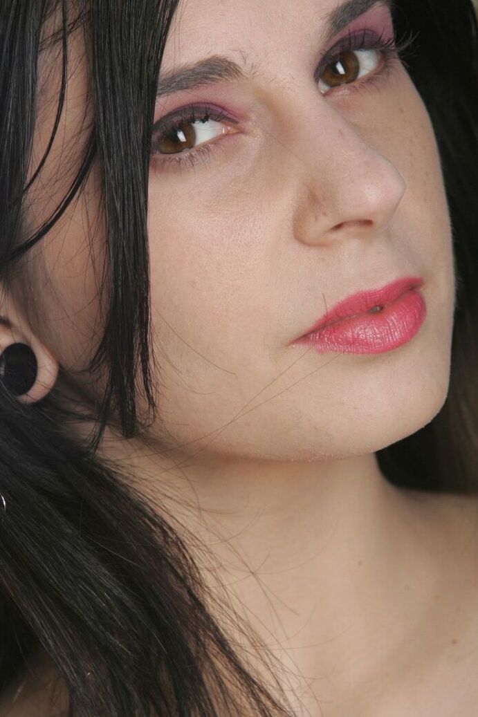 17P La joven Joanna Angel modela nalgas redondas y perfectas