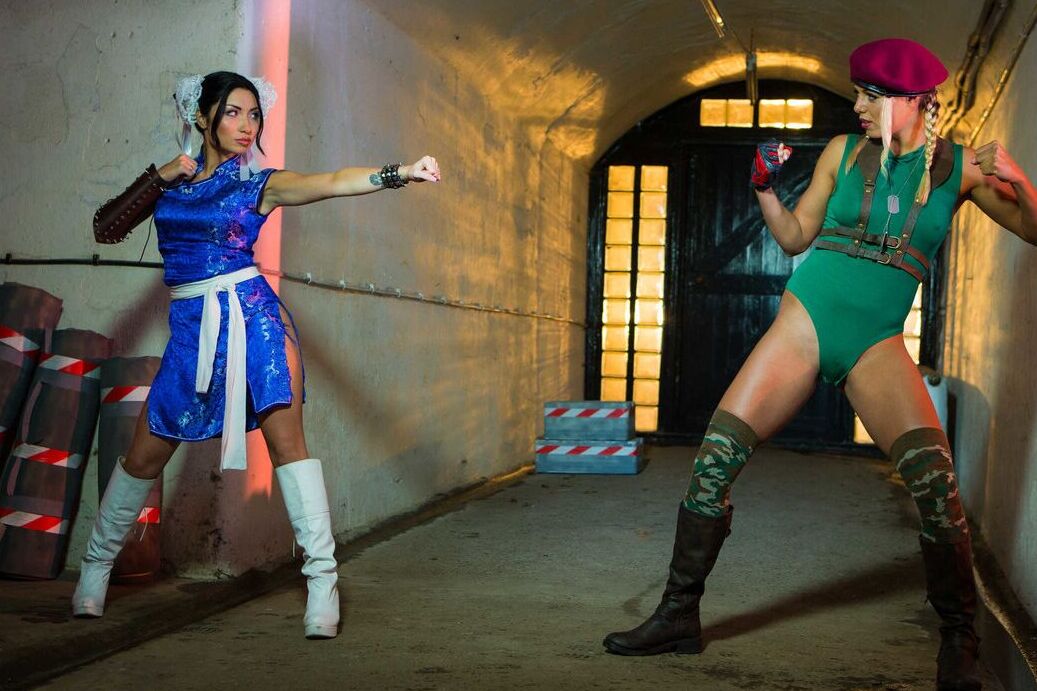 21P Chaud et méchant Christen Courtney, Rina Ellis