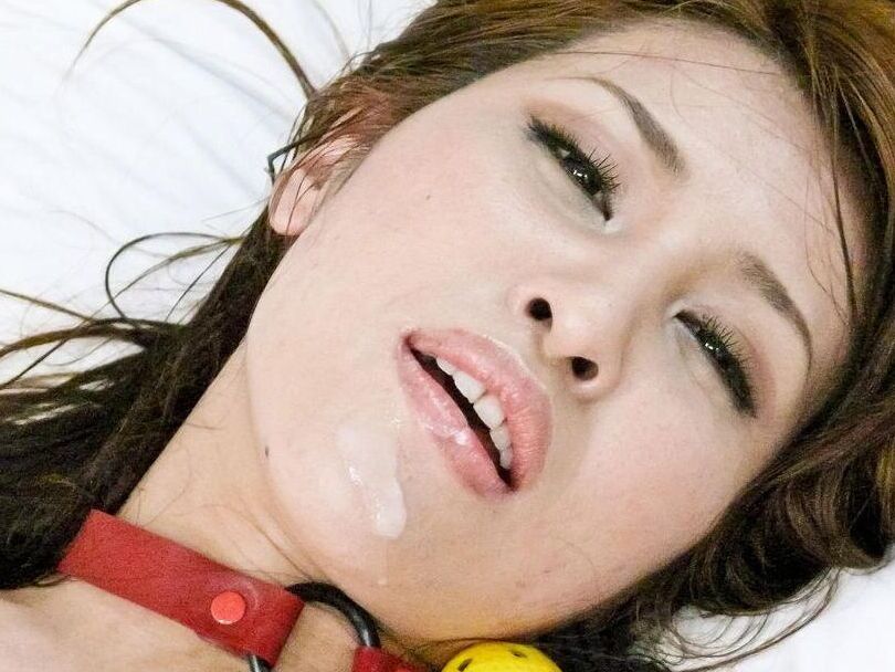 15P Ayaka Mizuhara Asian with ball in mouth gets vibrator on beaver