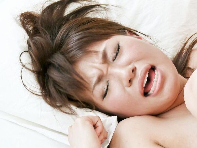 15P 加奈三村アジア人は嫌いな人のバイブレーターとラブボックスでディックを取得します