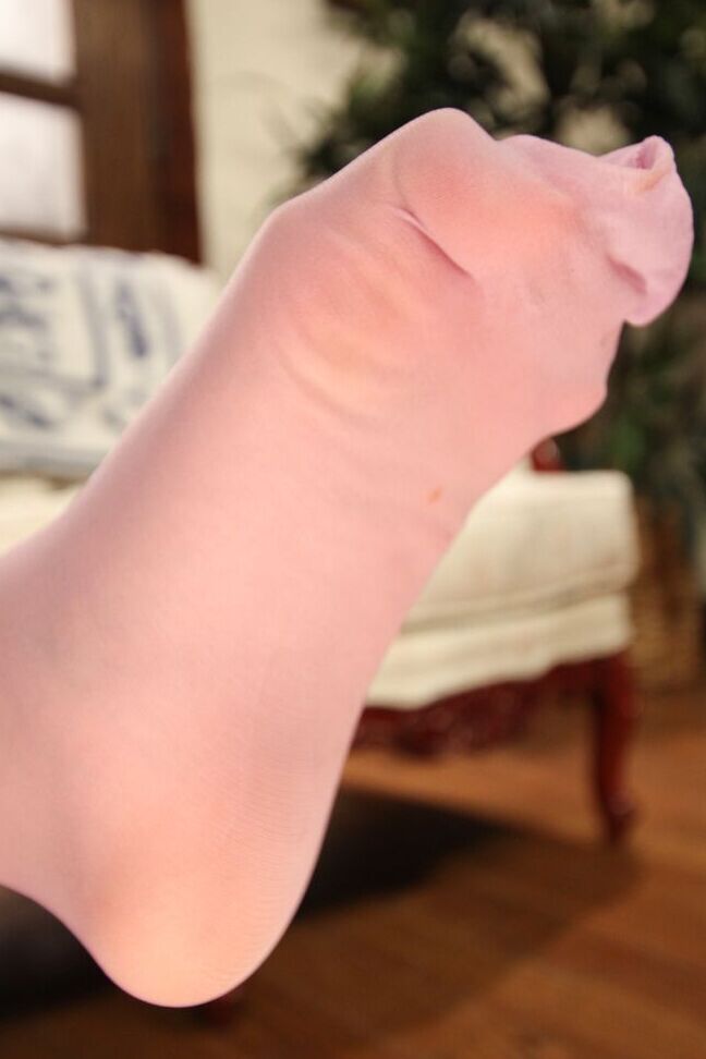 17P Penny Pax and Asian girl Cindy Starfall take part in foot fetish photo session