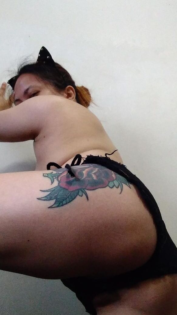 16P Exibindo meus shorts pretos curtos Asiáticos, Bundas, Seios pequenos