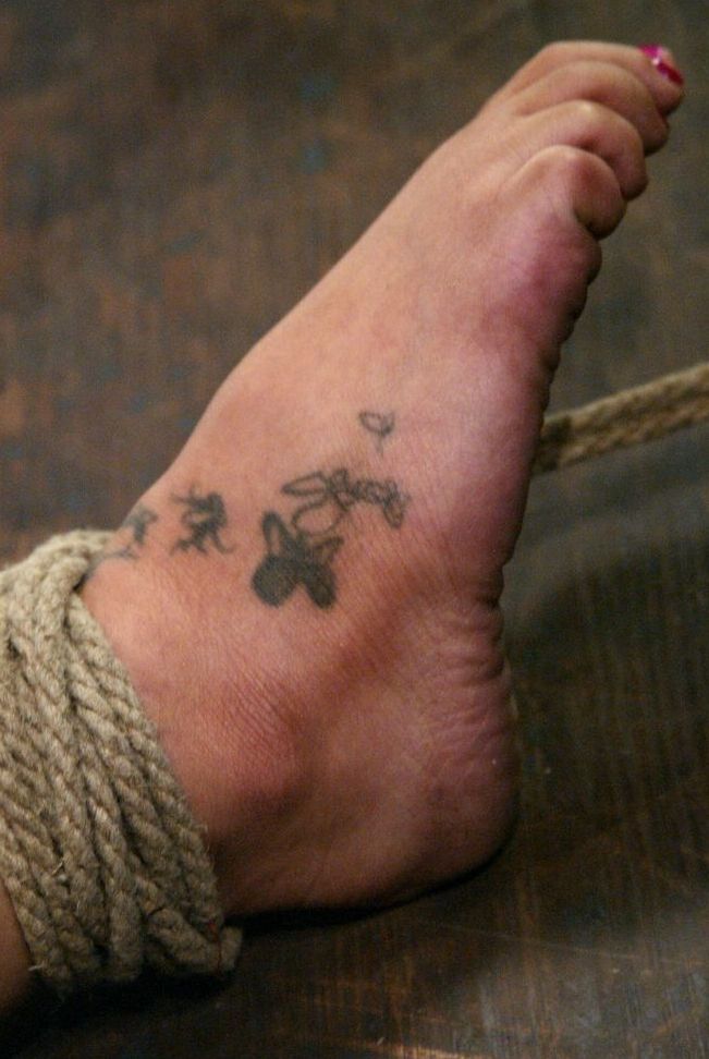 21P Submissive Asian babe DragonLily gets tied up and tortured on the floor
