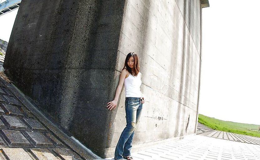 15P きちんとしたお尻を持つかわいいアジアの美女、古都ひかるが服を脱ぎます