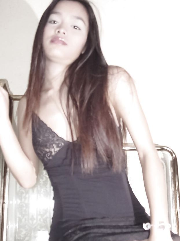 16P Adorable asian babe posing and showing off her sweet titties and muff