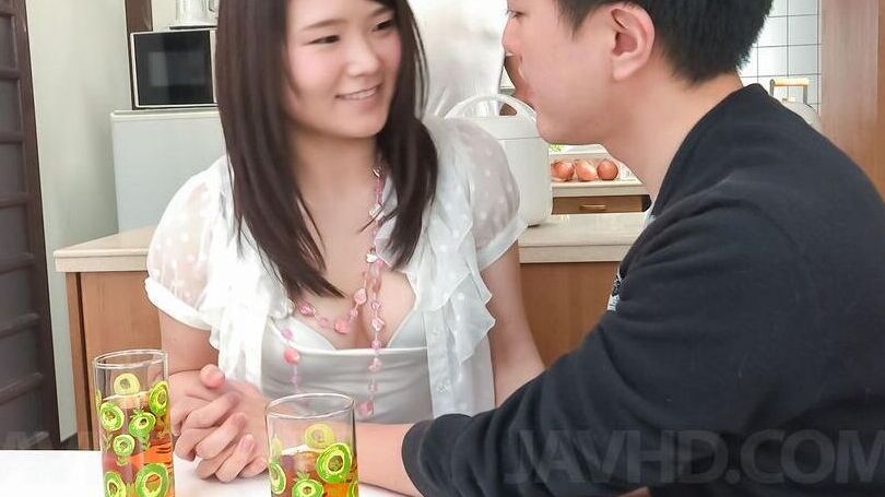 12P Sanae Akino Asian tem peitos acariciados muito e lambe pênis duro