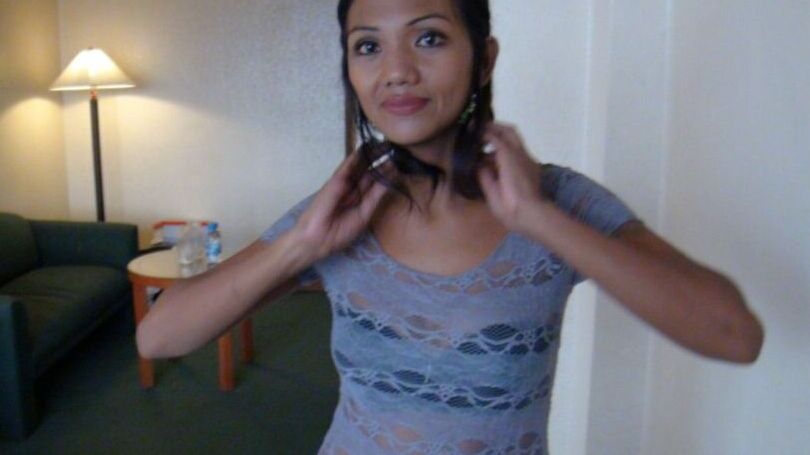 15P Yen amador filipino chupa um turista sexual em seu quarto de hotel