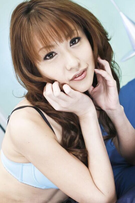 12P Rika Kurachi Asian tem caixa de amor rosa fodida com dedo e paus