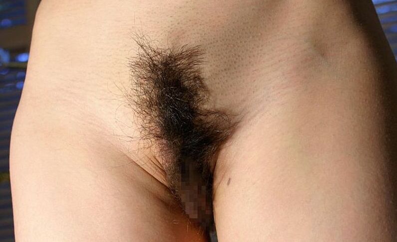16P Japanese model Ryo Uehara exposes her landing strip pussy while in a bathroom