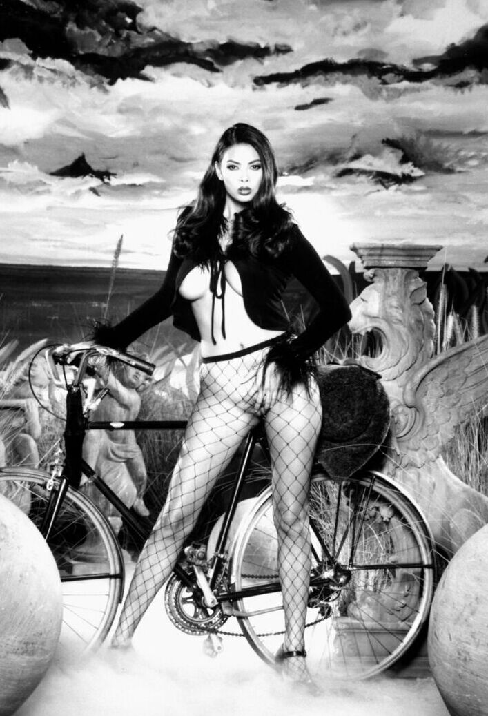 21P Brunette babe with big tits Tera Patrick toys herself in black fishnets