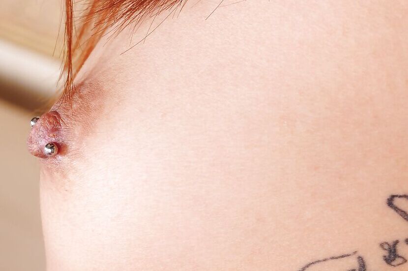 16P Asiática tatuada amateur Minnie le encanta jugar con su apretada vagina