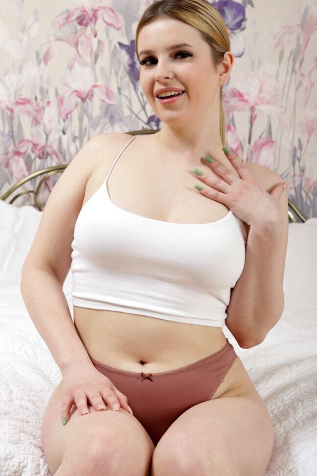 16P Elis Benson is a super cute and busty babe who can't wait to show off her big