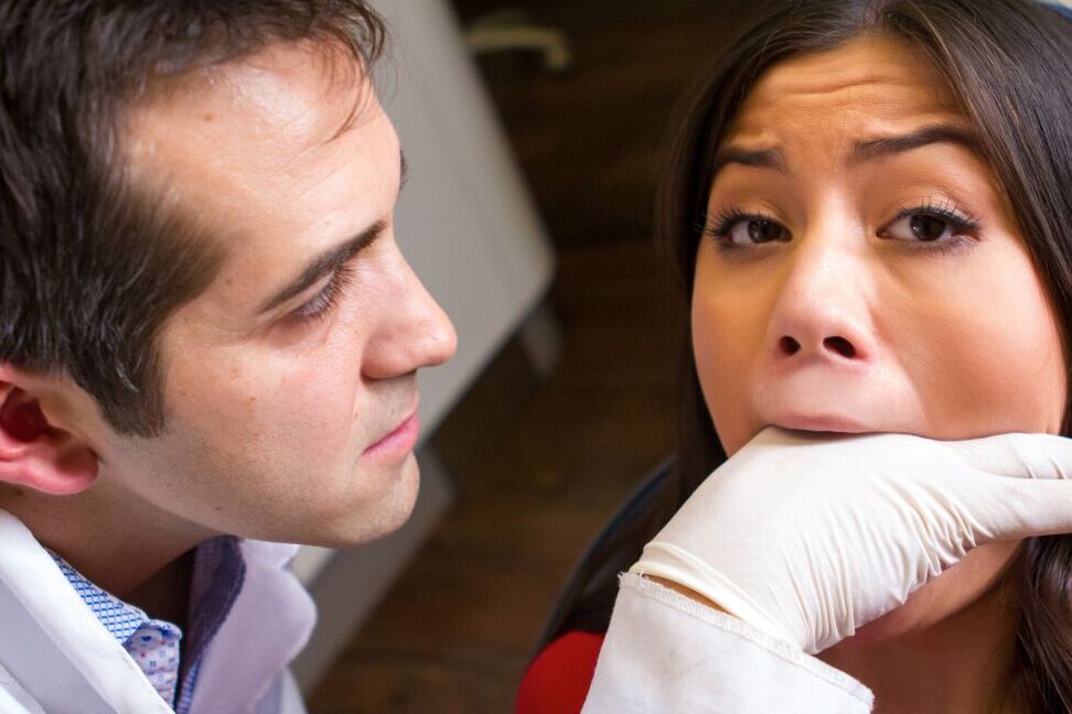 19P A adolescente asiática Kendra Spade se vê fazendo sexo violento com seu dentista