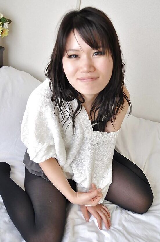16P Action de masturbation d'une jeune brune asiatique Mina Yoshii