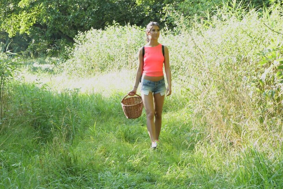 21P Petite teen Jody gets a facial after standing sex in the middle of nowhere