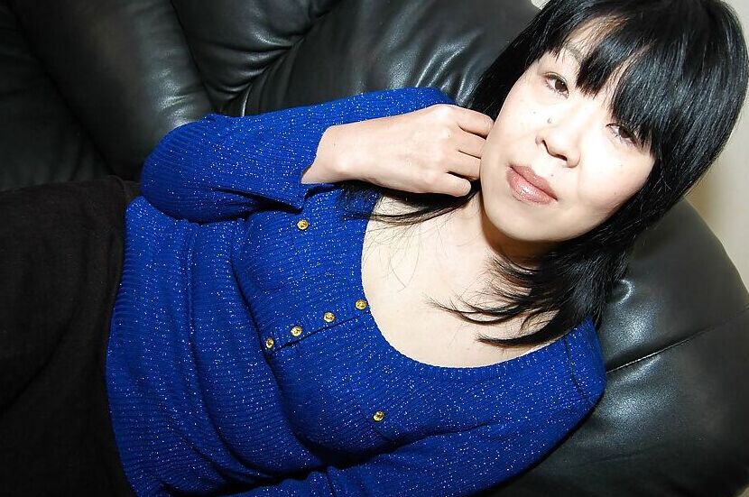 16P Asian MILF with chubby curves strips down and has some pussy vibing fun