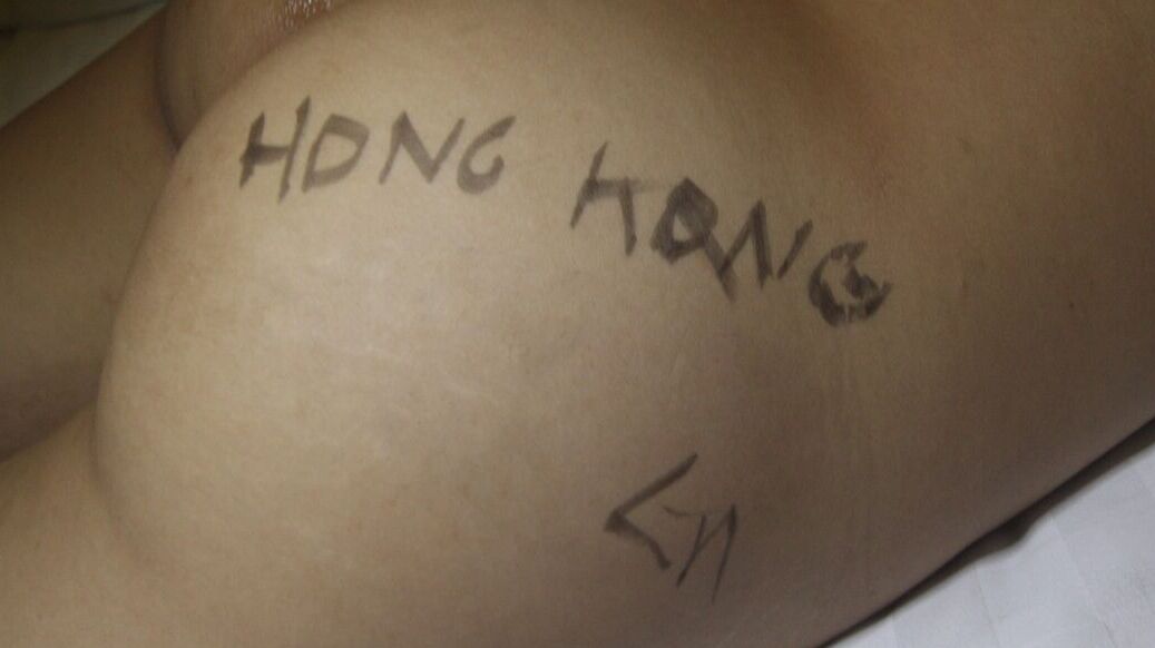 15P La jolie fille asiatique Shi prend une éjaculation sur son cul juteux après une baise en POV