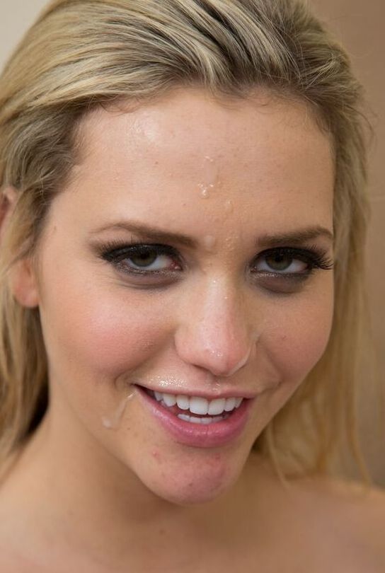20P A loira Mia Malkova cavalga um pau forte e faz um tratamento facial pegajoso