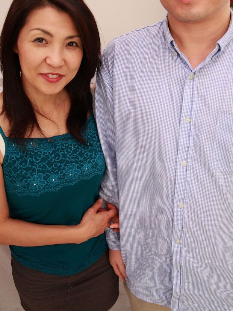 12P日本人女がチンポしゃぶりスキルを披露する前におまんこをおもちゃにされる