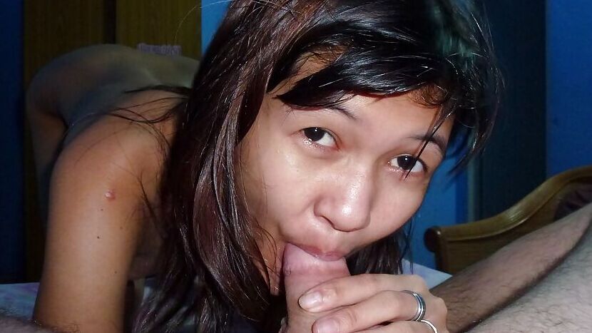16P Junges thailändisches Mädchen Dada bekommt Cumshot auf engen Arsch, nachdem sie sich von Farang nach vorne gebeugt hat